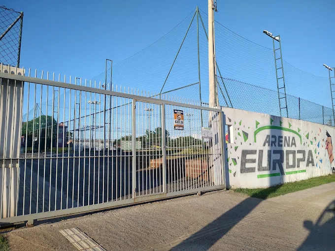 Entrada da Arena Europa em Esteio, com o nome pintado no muro externo